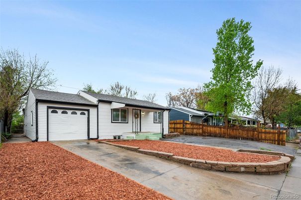 Attached, Exterior, Facade, Ranch