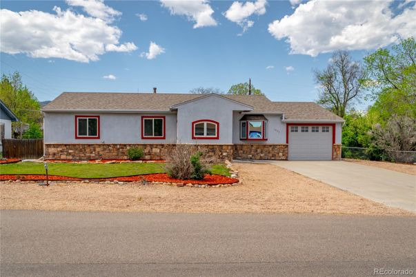 Attached, Exterior, Facade, Ranch