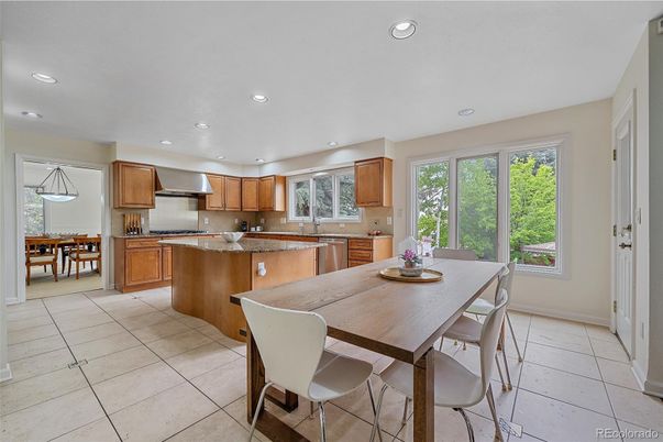 Dining room, Interior, Kitchen, Pendant Lights, Recessed Lighting, Stainless Steel Appliances