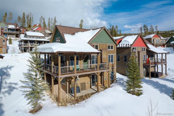 Exterior, Facade, Log Home