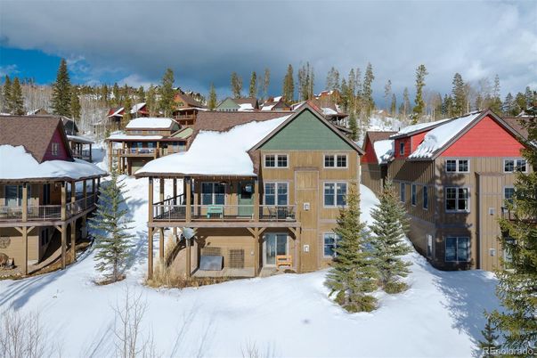 Exterior, Facade, Log Home