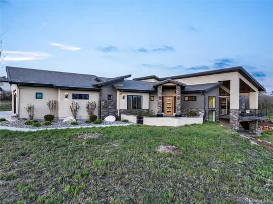 Backyard, Exterior, Facade, Ranch