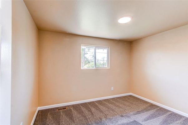 Empty room, Interior