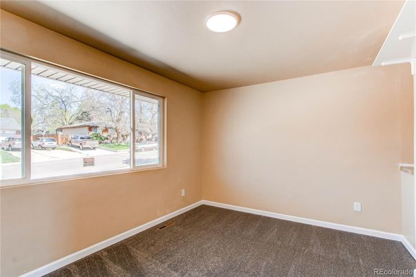 Empty room, Interior