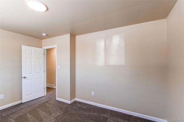 Empty room, Interior