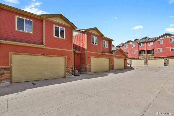 Attached, Exterior, Facade, Rowhouse