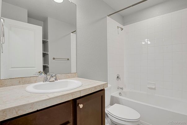 Bathroom, Interior, Tile Countertops