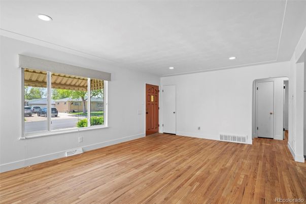 Empty room, Interior, Recessed Lighting, Wood Texture Flooring