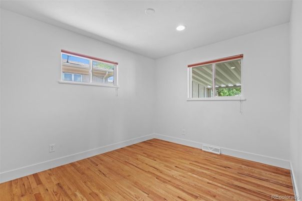 Empty room, Interior, Recessed Lighting, Wood Texture Flooring