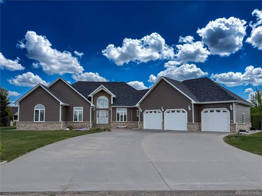 Attached, Exterior, Facade, Ranch