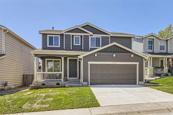 Attached, Exterior, Facade, American Craftsman