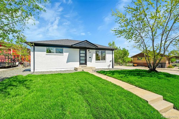 Backyard, Exterior, Facade, Ranch