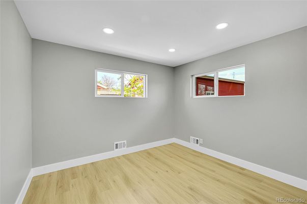 Empty room, Interior, Recessed Lighting, Wood Texture Flooring