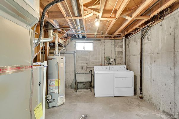 Interior, Washer, Wooden Beams