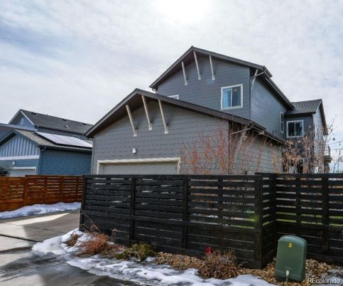 Attached, Exterior, Facade, American Craftsman