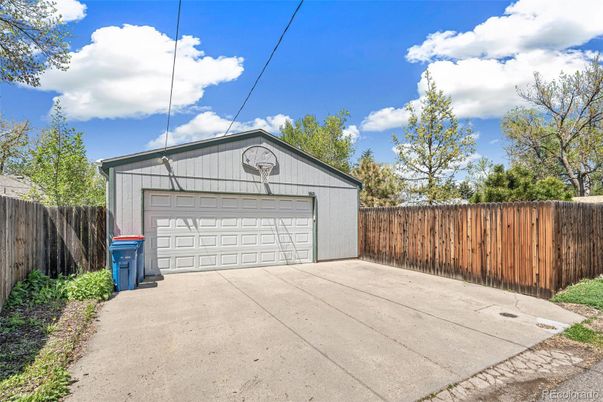 Detached Garage, Exterior