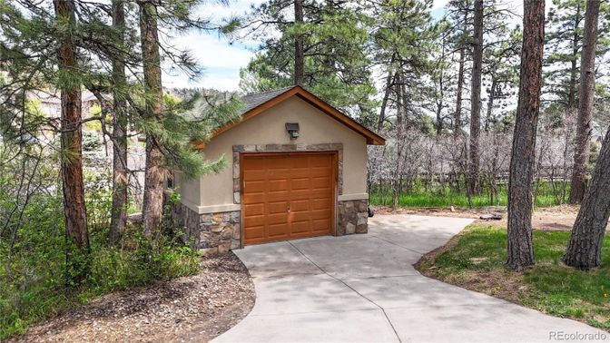 Detached Garage, Exterior