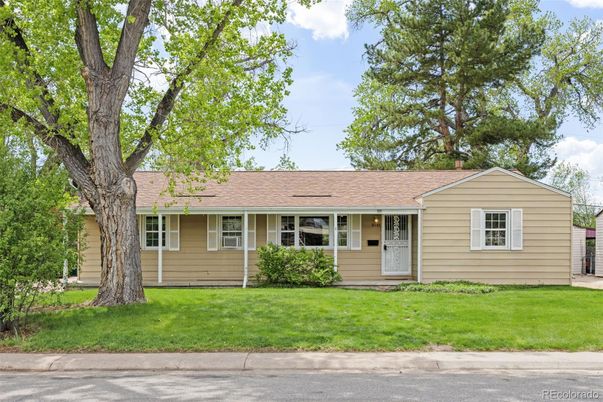 Exterior, Facade, Ranch