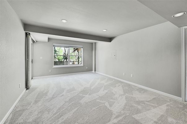 Empty room, Interior, Recessed Lighting