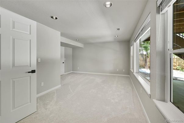 Empty room, Interior, Recessed Lighting