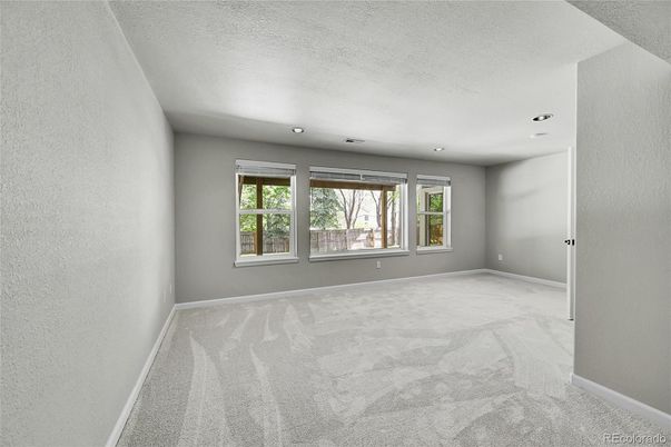 Empty room, Interior, Recessed Lighting
