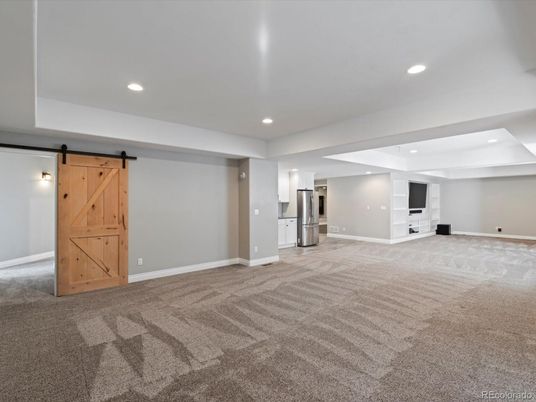 Empty room, Interior, Recessed Lighting