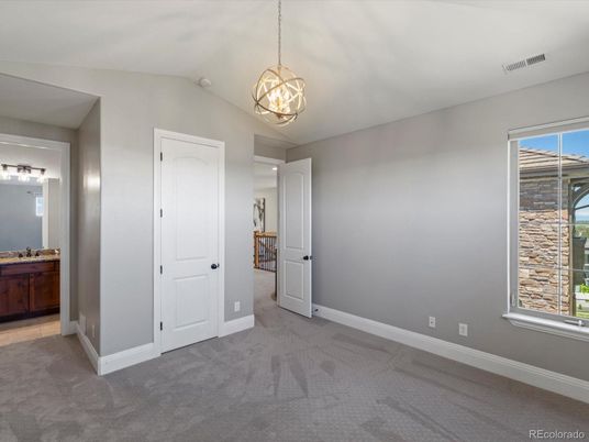 Empty room, Interior, Pendant Lights
