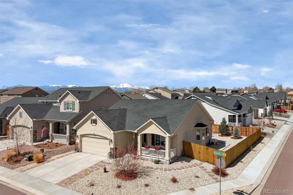 Attached, Exterior, Facade, American Craftsman