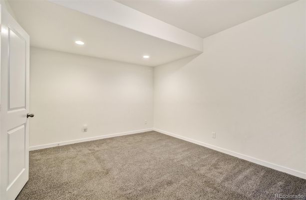 Empty room, Interior, Recessed Lighting