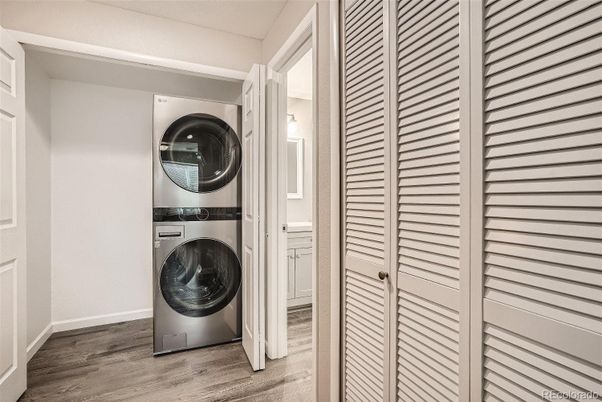 Interior, Utility Closets, Washer, Wood Texture Flooring