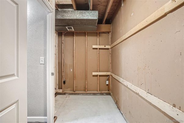 Empty room, Interior, Wooden Beams, Wooden Ceilings