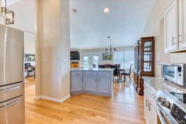 Chandelier, Dining room, Interior, Kitchen, Pendant Lights, Recessed Lighting, Wood Texture Flooring