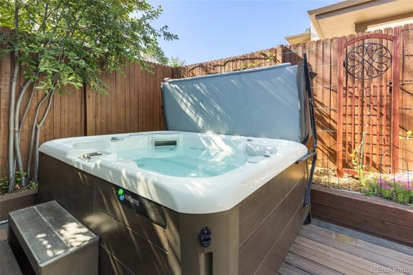 Exterior, Hot Tub