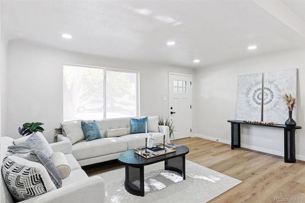 Interior, Living room, Recessed Lighting, Wood Texture Flooring