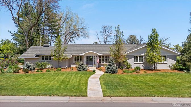 Exterior, Facade, Ranch