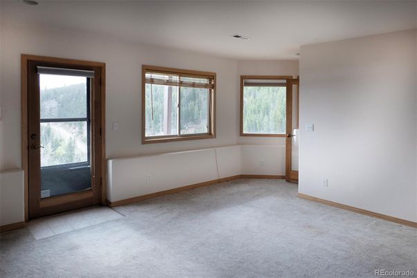 Empty room, Interior