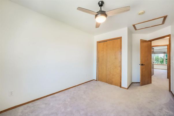 Empty room, Interior
