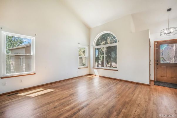 Empty room, Interior, Pendant Lights, Wood Texture Flooring