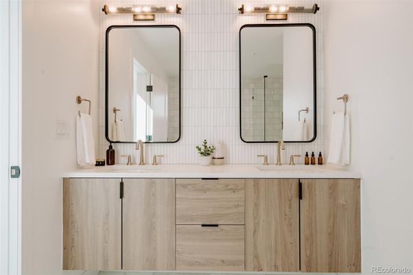 Bathroom, Dual Sink Vanities, Interior
