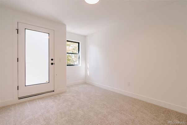 Empty room, Interior