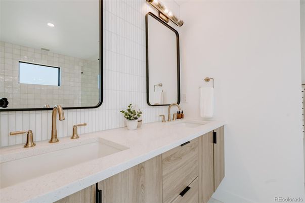 Bathroom, Dual Sink Vanities, Interior, Recessed Lighting
