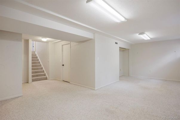 Empty room, Interior
