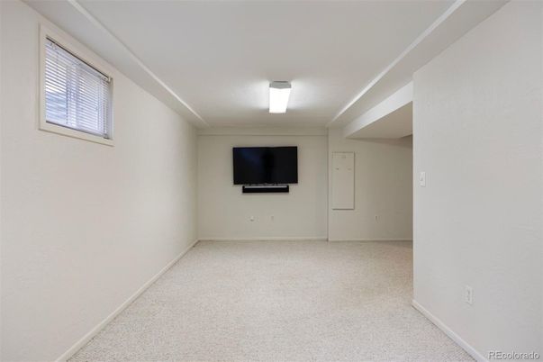 Empty room, Interior