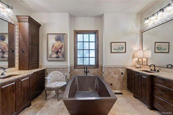 Bathroom, Dual Sink Vanities, Interior
