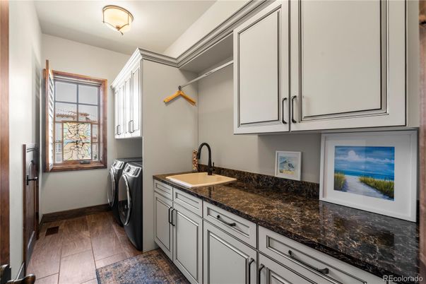 Interior, Washer, Wood Texture Flooring