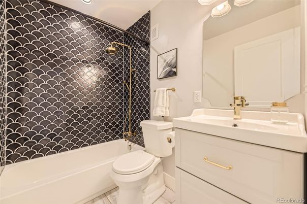 Bathroom, Interior, Recessed Lighting