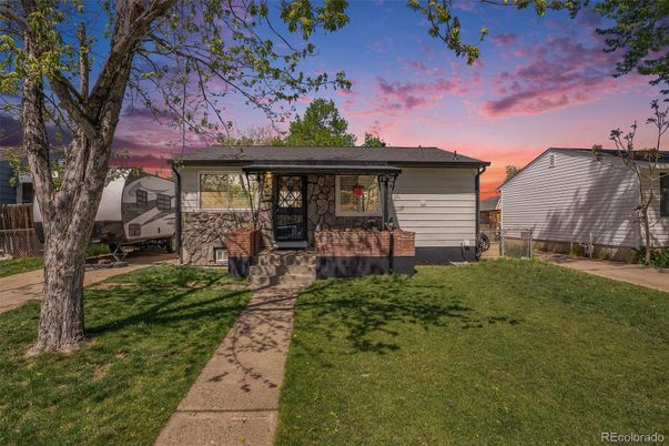 Backyard, Exterior, Facade, Split Level