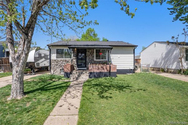 Backyard, Exterior, Facade, Split Level