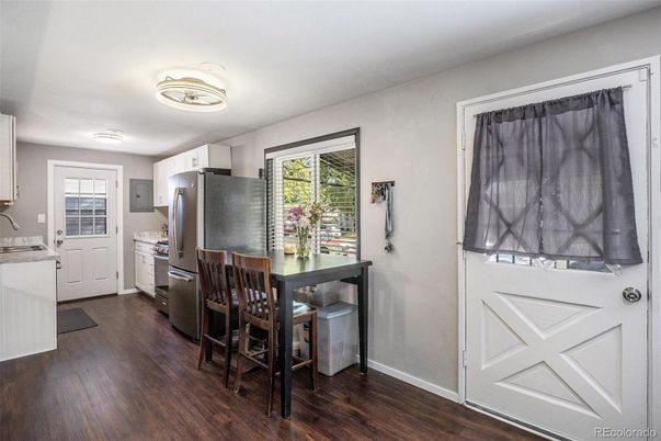 Dining room, Interior, Kitchen, Stainless Steel Appliances, Wood Texture Flooring