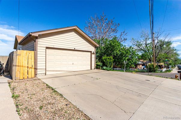 Detached Garage, Exterior